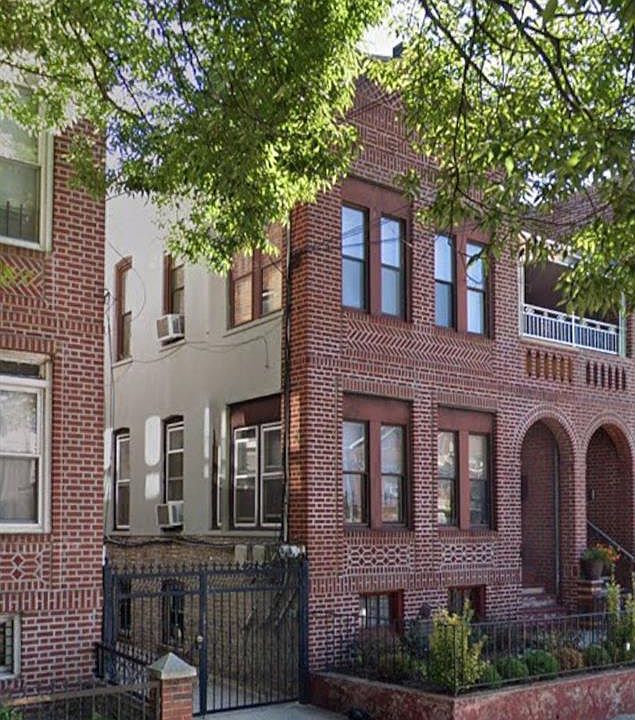 1st image of 245 E 52nd St