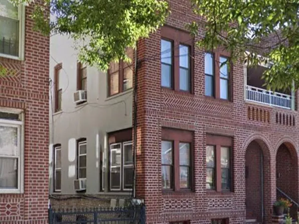 245 E 52nd St, Brooklyn, NY 11203