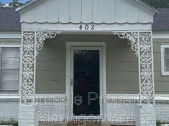 2nd image of 402 S Van Buren St