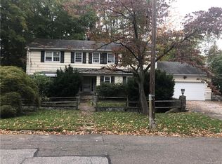 39 Paddington Rd, Scarsdale, NY 10583