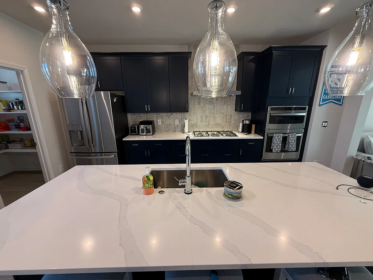 Beautiful, neutral backsplash - 2009 Trident Maple Ln