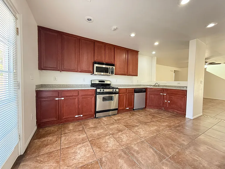 11087 Deluna St — Photo 5
