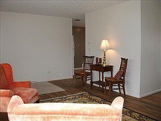 4th image of 608 Elm Dr