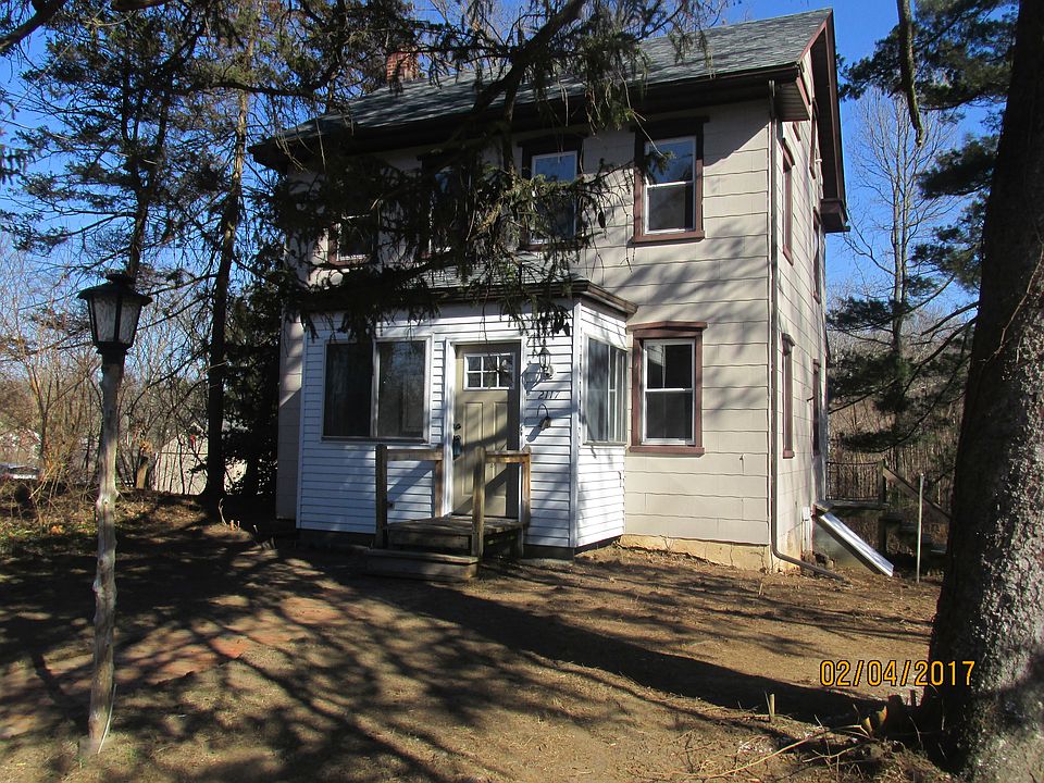 2-1/2 story on 1.88 acre lot