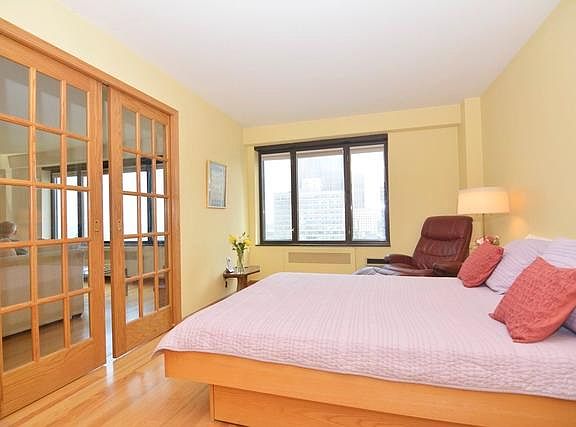 4th image of 3100 N Lake Shore Dr APT 1406