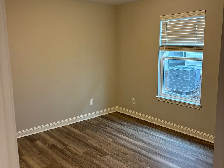 3000 Memory Ln — Photo 8