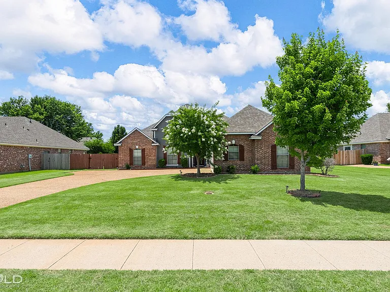 410 Half Moon Ln — Photo 2