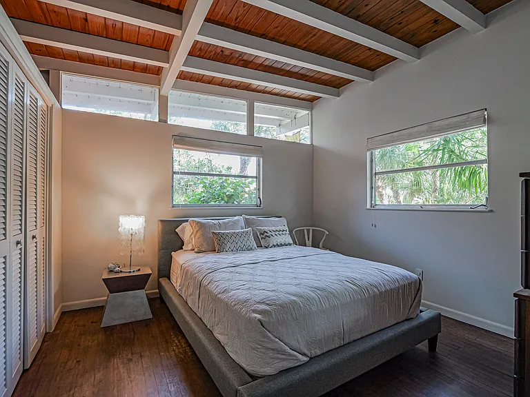 1881 E Barefoot Pl — Photo 9