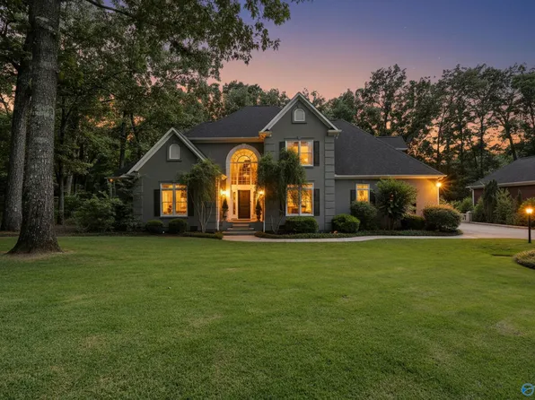 404 Ferncrest St SW, Hartselle, AL 35640