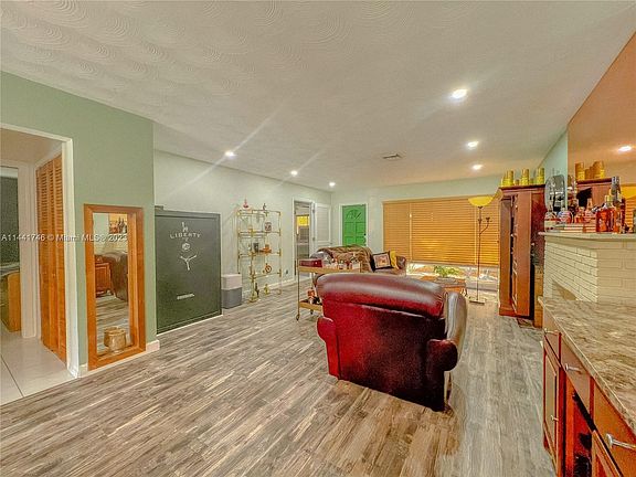 4th image of 119 N 31st Ave