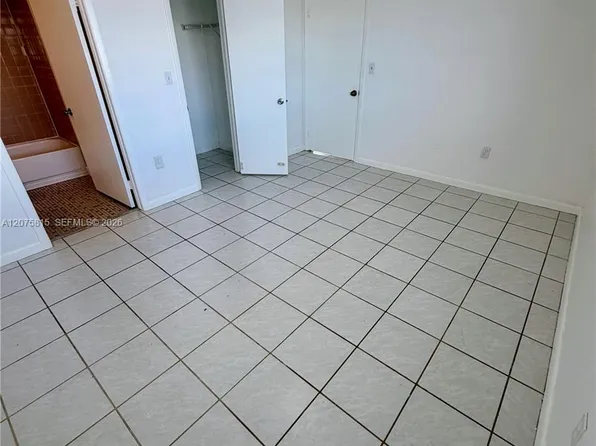 2001 Bay Dr, Miami Beach, FL