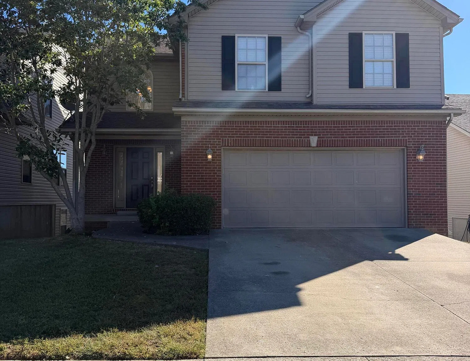 4 bed, 3.5 bath, 2523 sqft, $2,250 — Photo 1