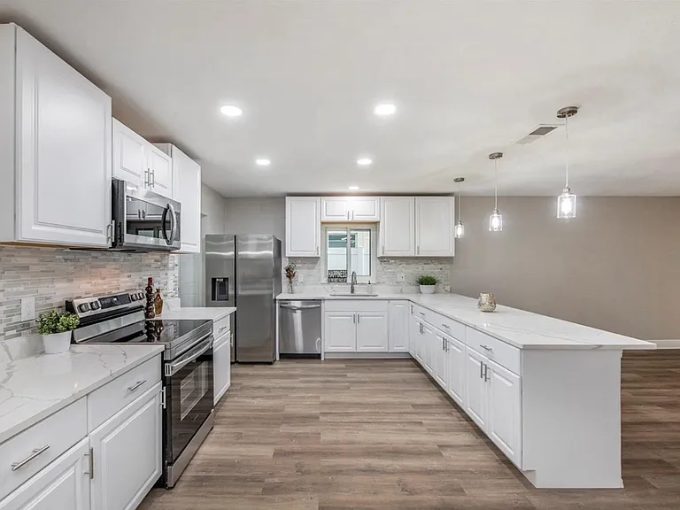 3909 Briarlake Dr — Photo 4