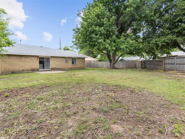 433 Larkspur Ct, Edmond, OK 73003