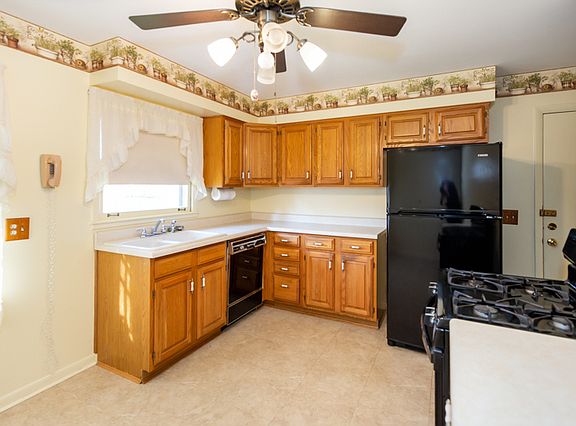 5th image of 1228 Hiawatha Dr
