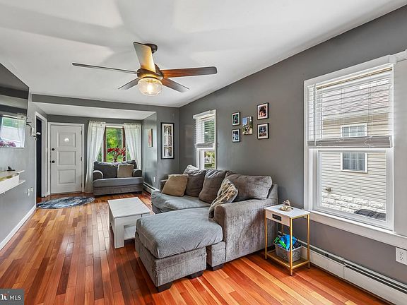 2nd image of 878 Crescent Ave