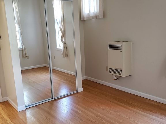 5th image of 2319 College Ave #I