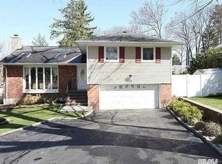 19 Crescent Rd, Great Neck, NY 11021