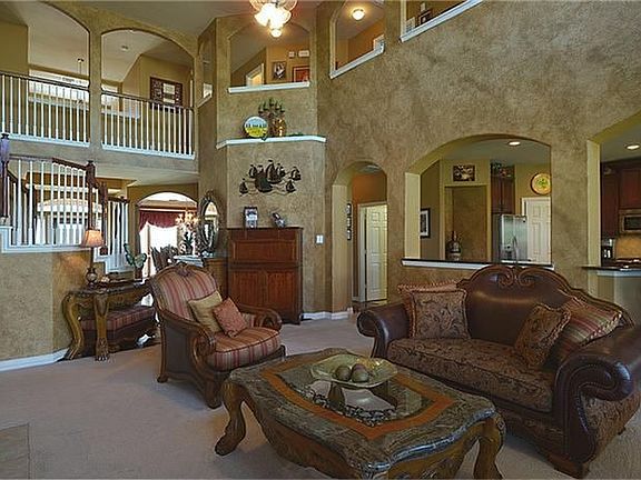 WARM AND COZY FAMILY ROOM