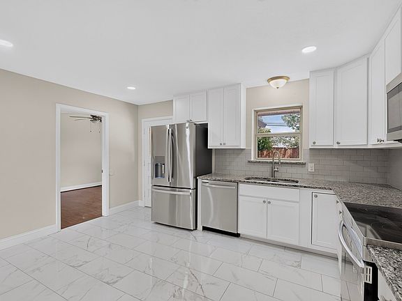 3rd image of 416 Rustic Cir