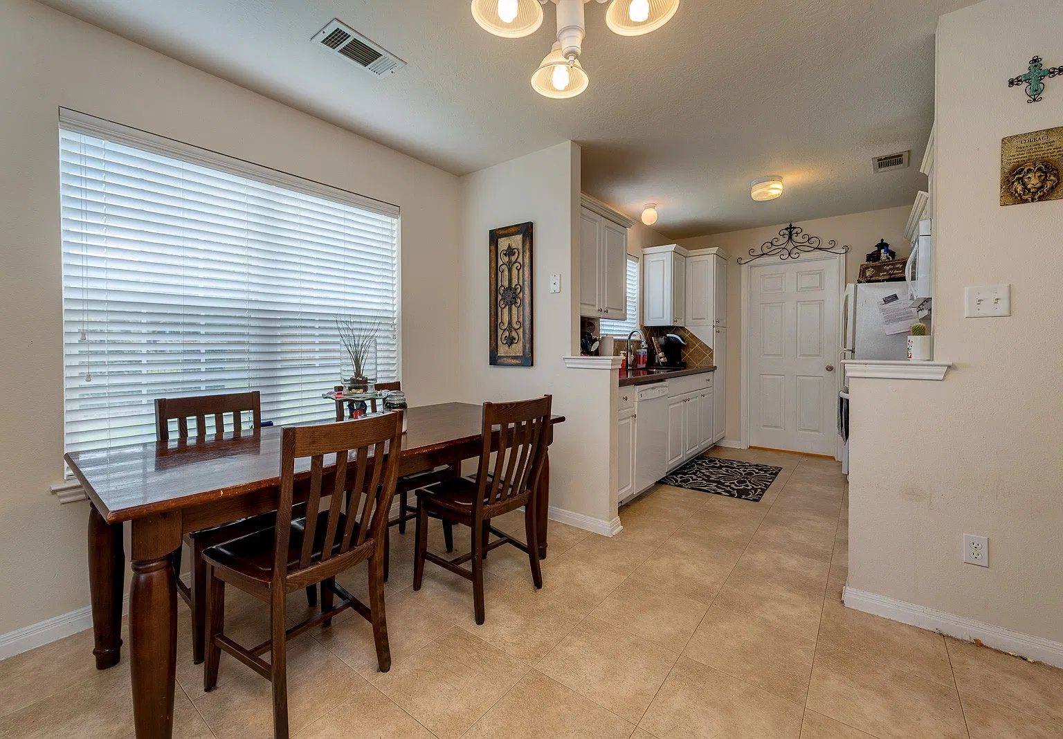 3 bed, 3.5 bath, 1540 sqft, $2,100 — Photo 4