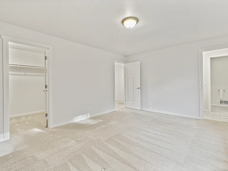20439 NE 3rd St — Photo 11
