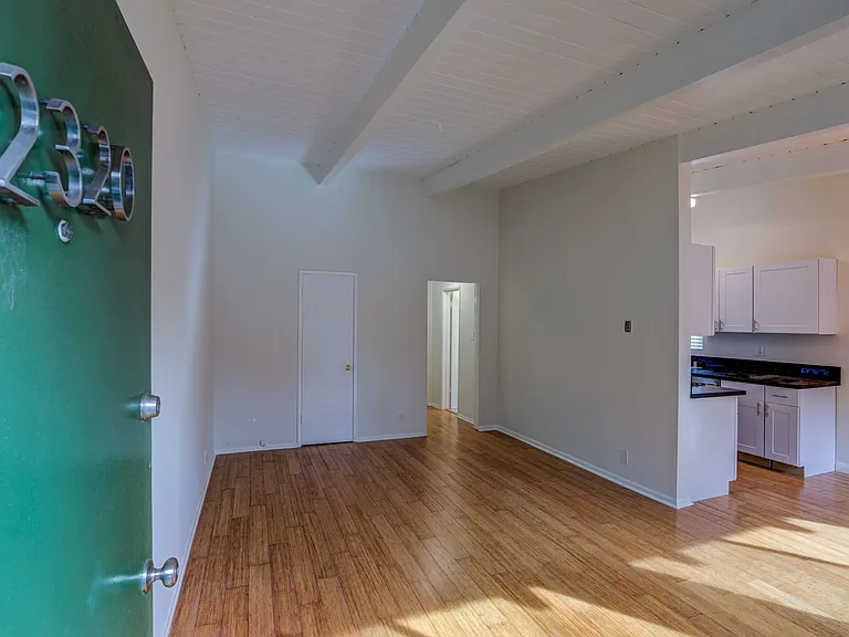Ocean Avenue Duplex — Photo 11