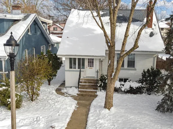 3107 S Wenonah Ave, Berwyn, IL 60402