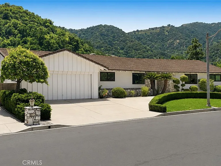 1310 J Lee Cir — Photo 2