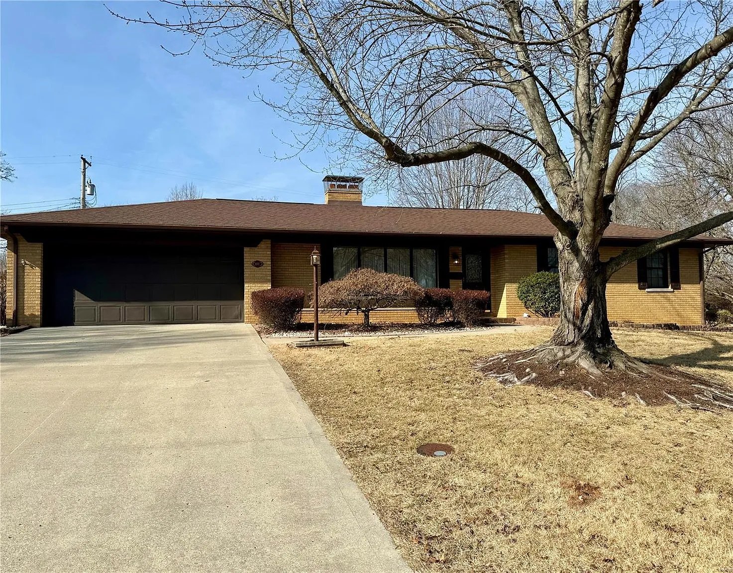 401 Longview Dr photo 1