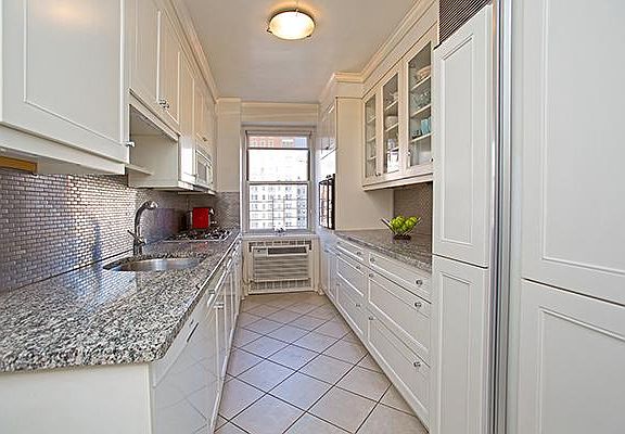 5th image of 150 E 77th St APT 11C