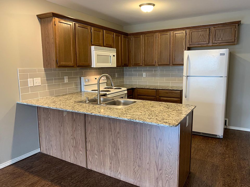 1st image of 3202 SW Deerfield Blvd #1