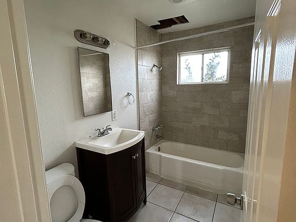 5th image of 1846 Placentia Ave APT A