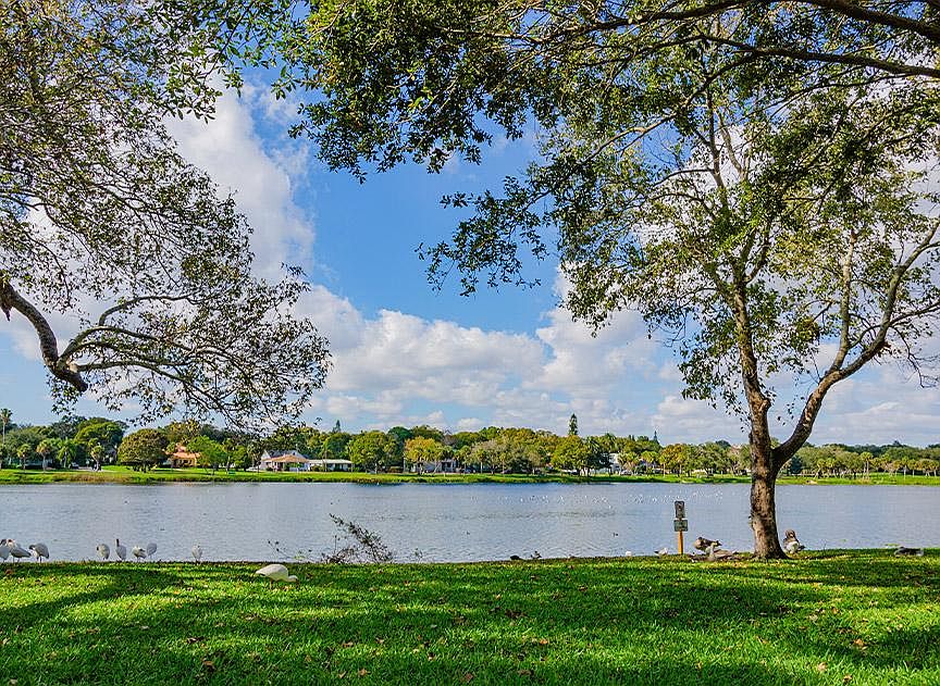 Crescent Lake park only a 5 minute walk away