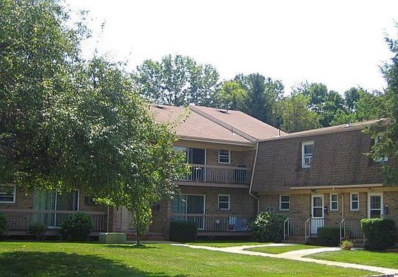 4th image of 5 Bloomingdale Dr #404