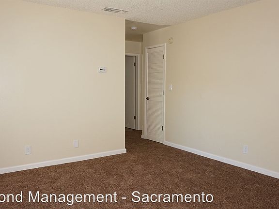 3rd image of 1328 D St APT 01