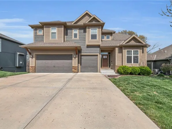 5905 Thousand Oaks Dr, Parkville, MO 64152