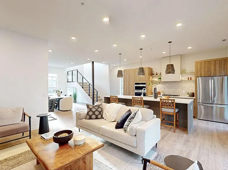 1 West Dr #4 — Photo 9