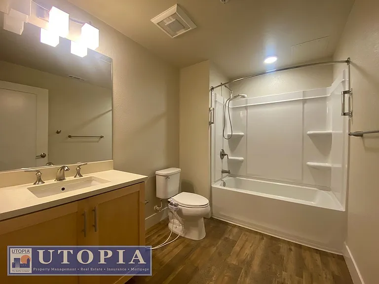 716 Darwin St #304 — Photo 7