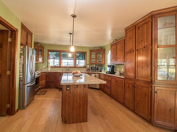 4th image of 520 Popham Ln