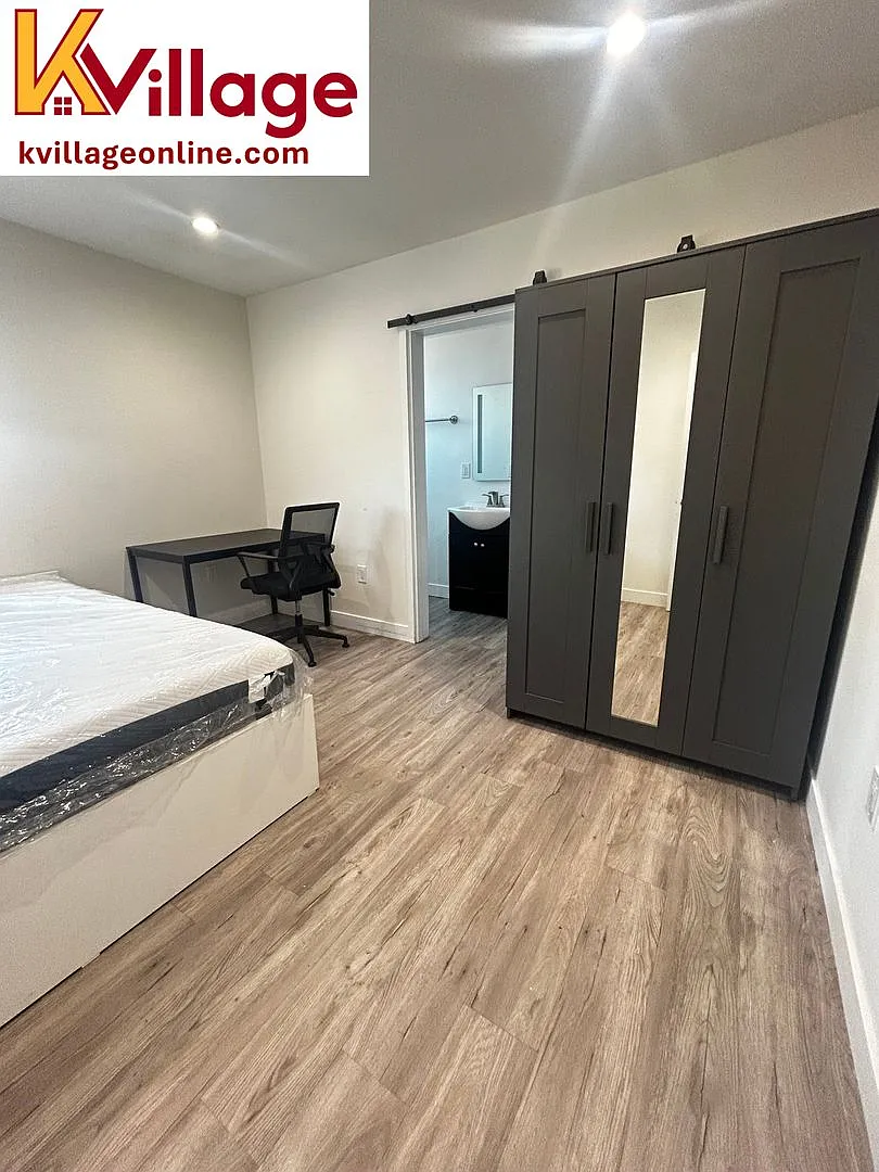 1528 W 36TH PL — Photo 4