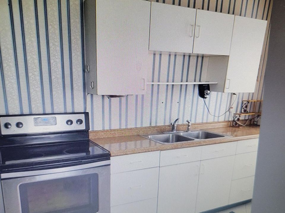 2nd image of 52 Whitcomb St #2L