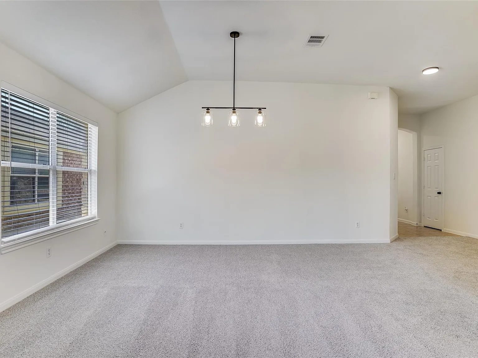 3 bed, 2.0 bath, 1698 sqft, $1,895 — Photo 4