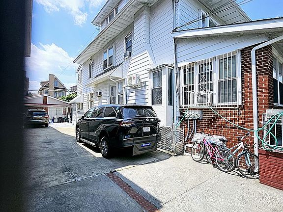 4th image of 1718 W 11th St