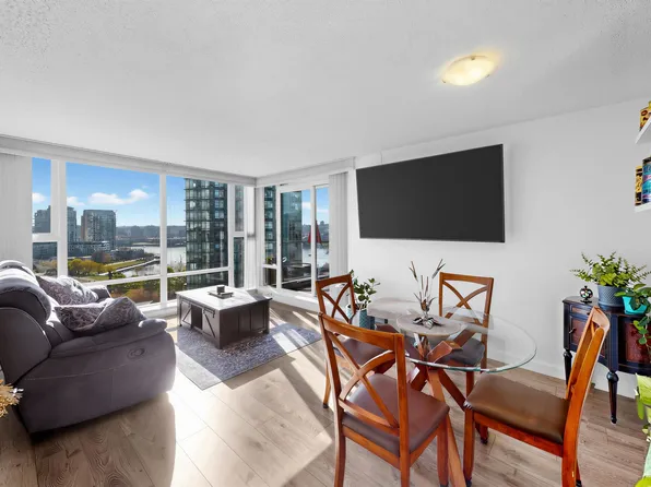 455 Beach Cres #1501, Vancouver, BC V6Z 3E5