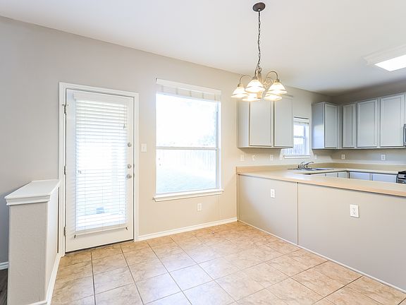 003-photo-dining-room-11475545_10262022