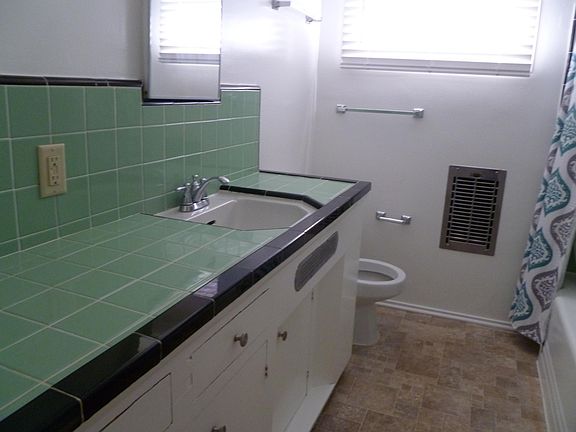 4th image of 108 College Dr