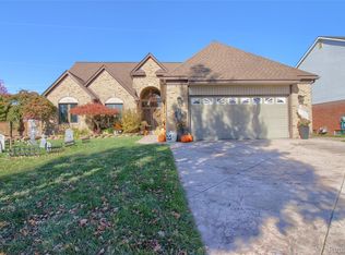 26630 Coachlight St, Woodhaven, MI 48183