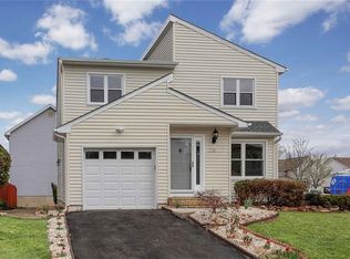 25 Senna Dr, Parlin, NJ 08859