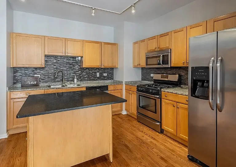 2707 N Lincoln Ave #R — Photo 4